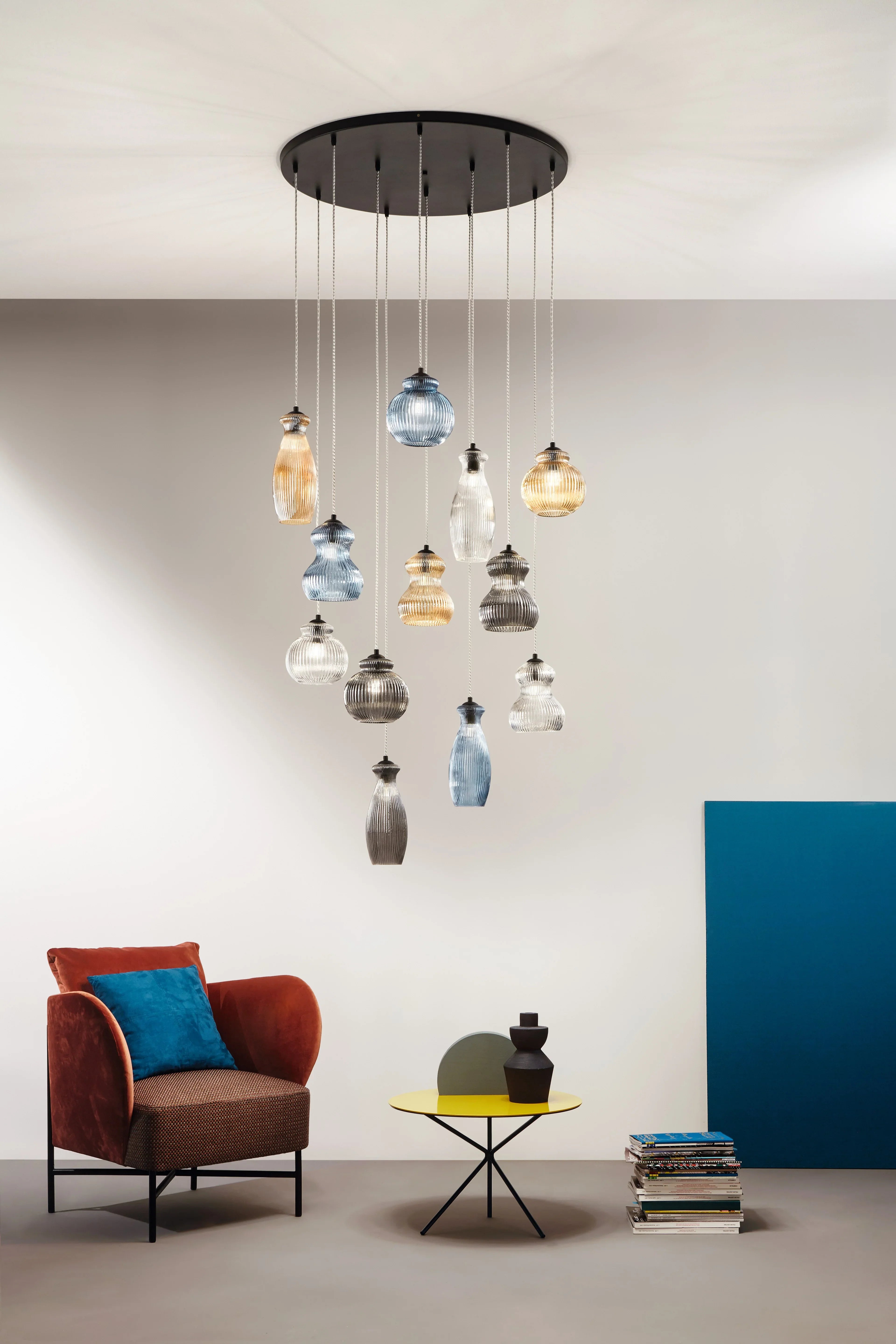 Lampada a sospensione Ramo a 12 luci, vetri multicolor, in ambiente - Lumiavera