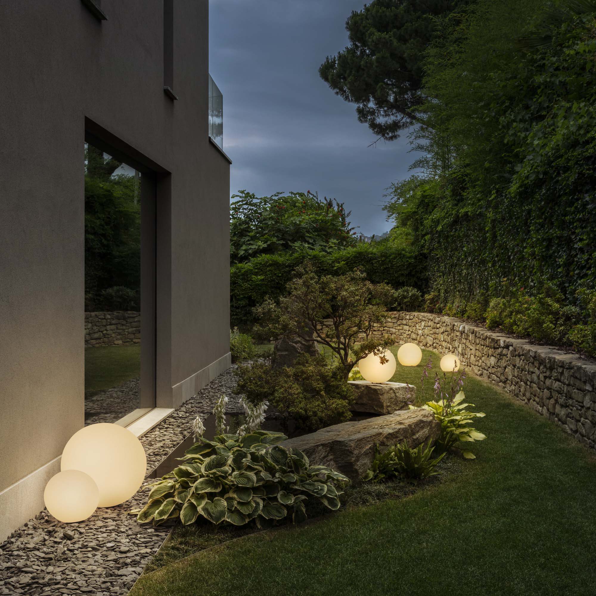 Lampada da terra da esterno Sfera in ambiente, vista 2 - Lumiavera