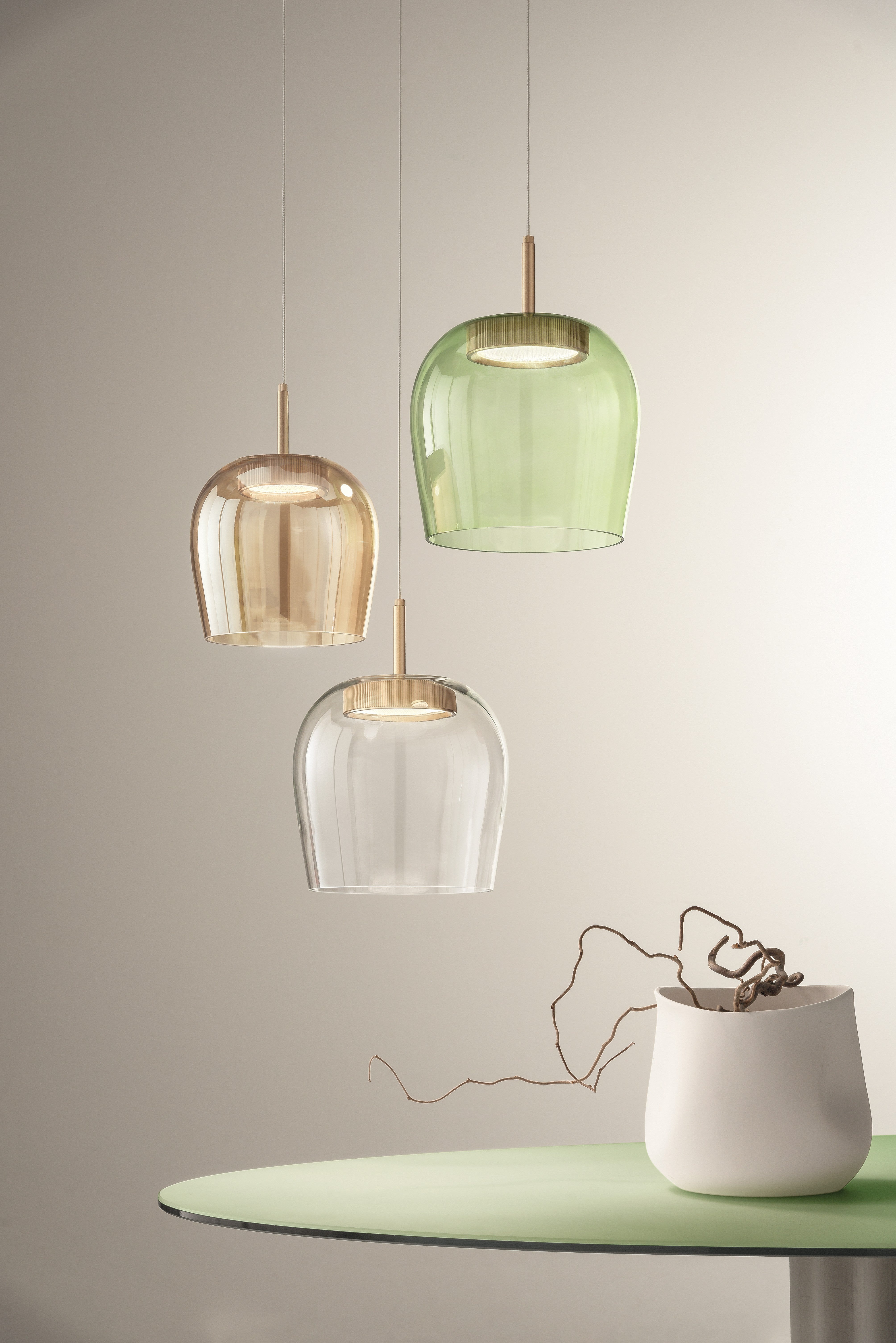 Lampada a sospensione Mareva a 3 luci, colore oro con vetri Alfa - Lumiavera